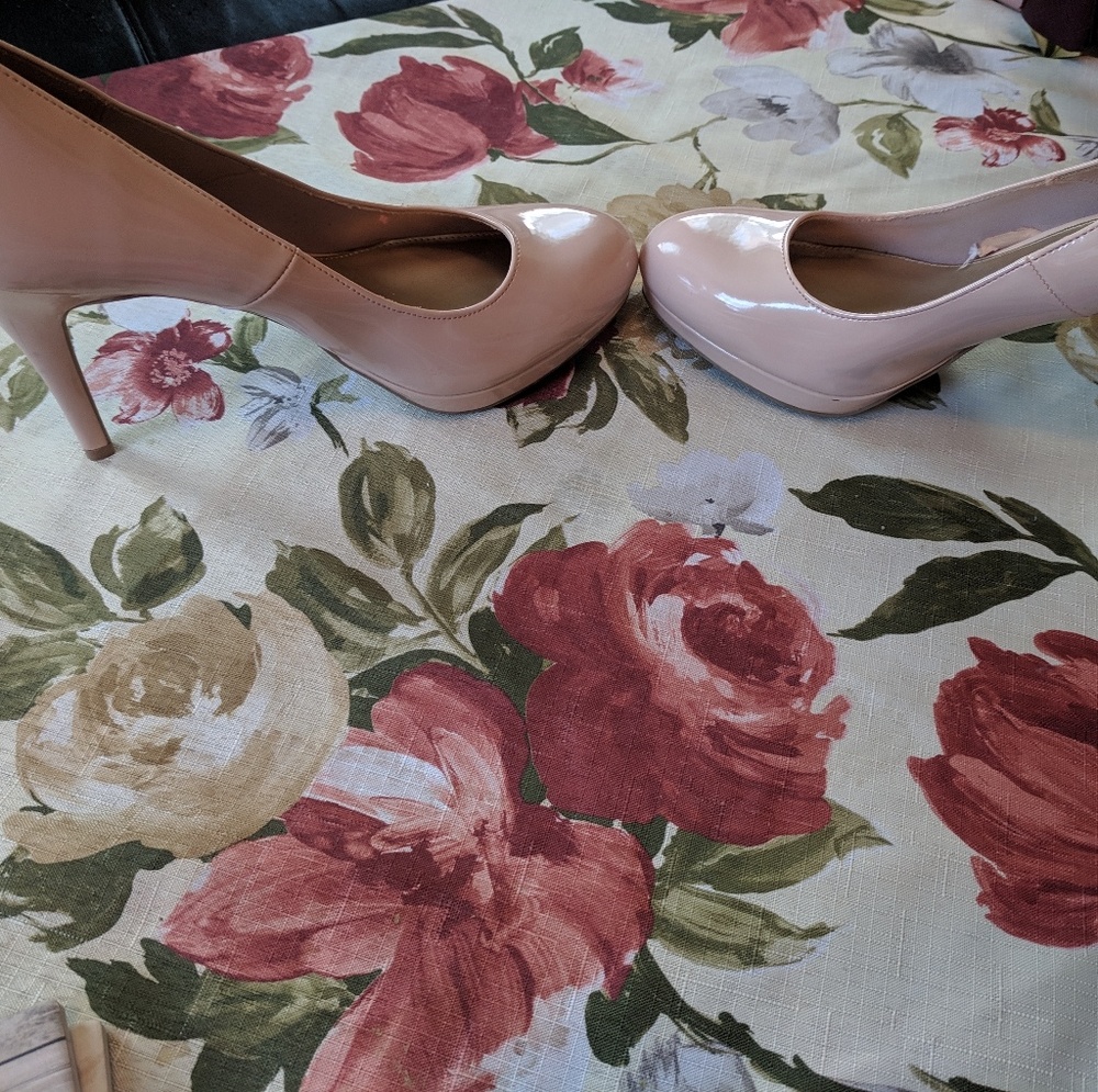 Heels - Picture 2 of 4